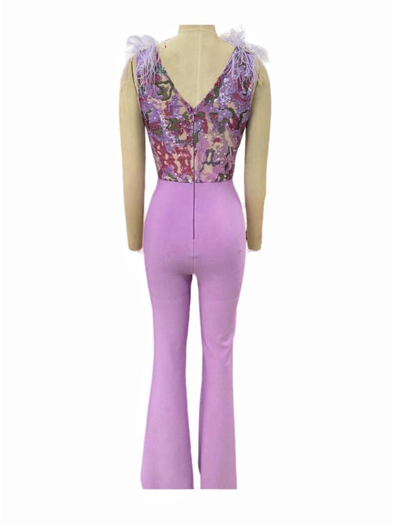 Фиолетовый комбинезон с пайетками и перьями, V-образным вырезом и безрукавкой