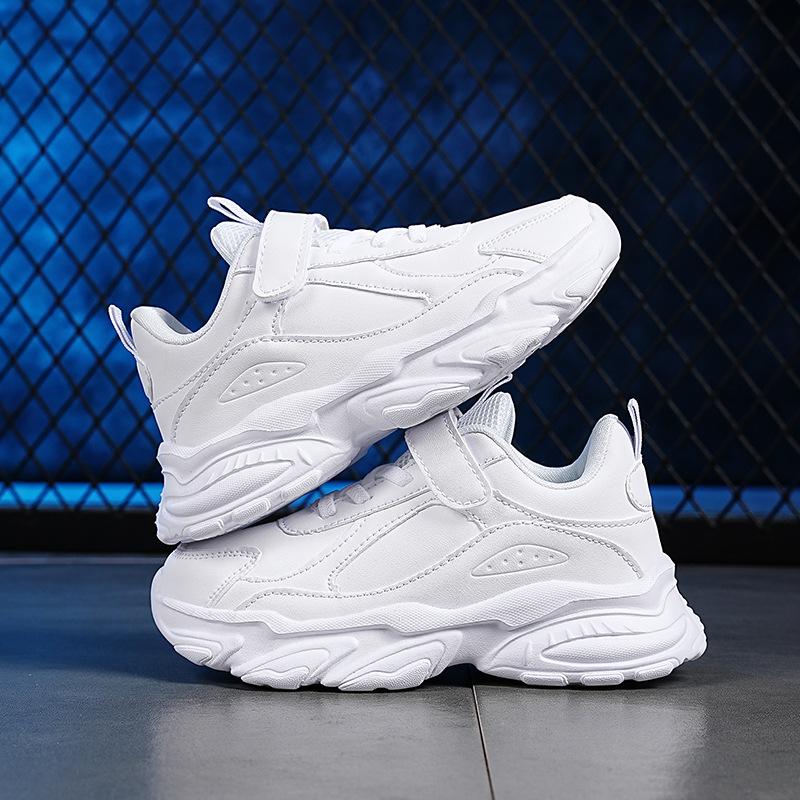 New spring collection of children's athletic shoes: soft-soled, non-slip running shoes for boys, and fashionable, casual leather shoes for girls