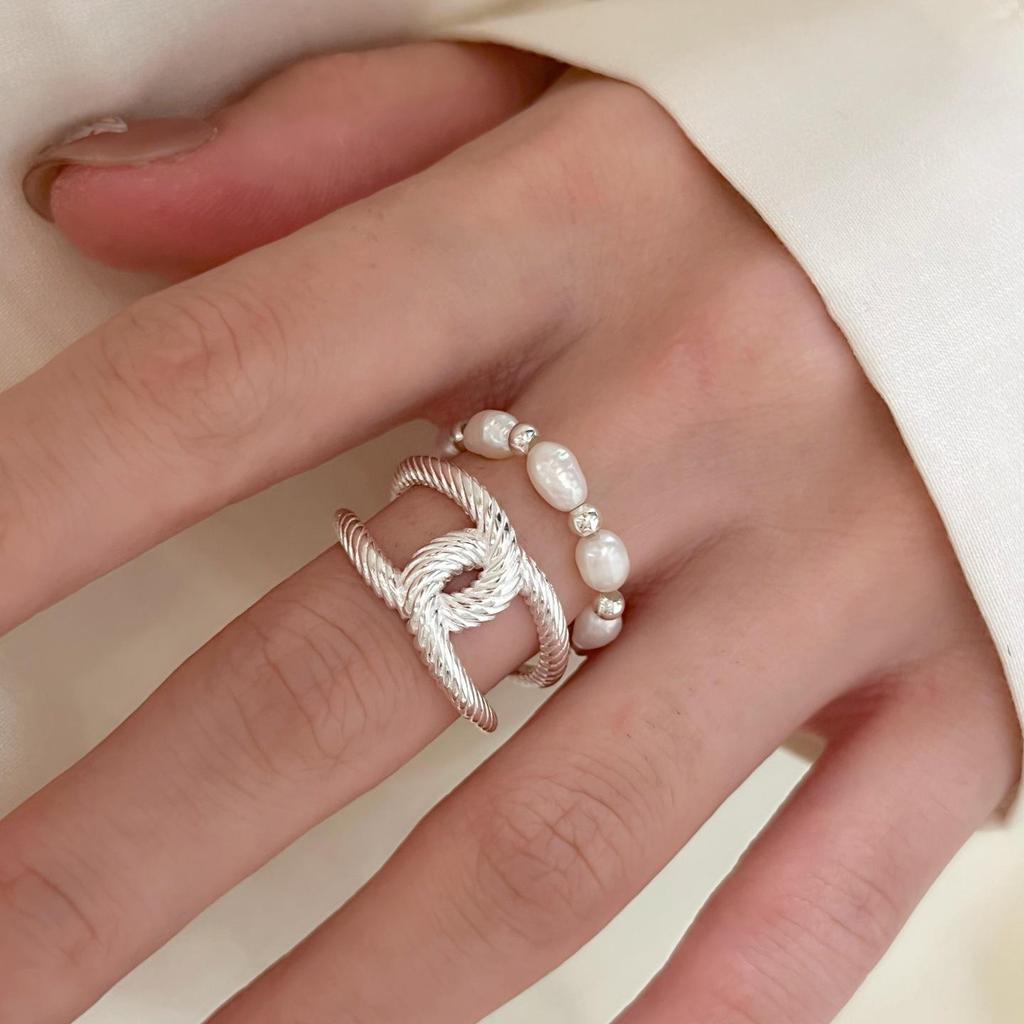 Простое геометрическое открытое кольцо-кроссовер для женщин – Универсальное, модное и уникально разработанное.