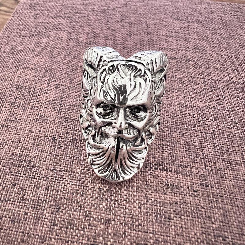 Кольцо Dark Series Retro Skull Five-Claw Ring - крутой аксессуар в стиле хип-хоп и уличный стиль