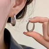 Стильные женские серьги-кольца 2024 - Новый хит продаж с ощущением высокого качества, простым дизайном и идеально подходят для летних аксессуаров