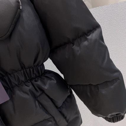 Winter new P home triangle bag, letter badge black waist down jacket