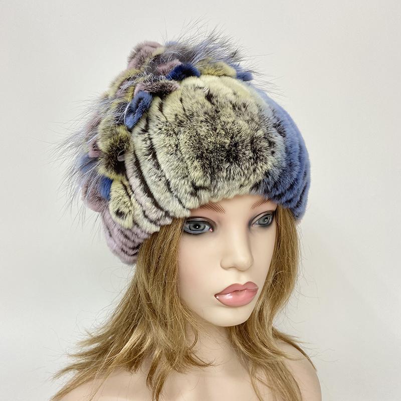 Сохраняйте уют этой зимой с нашей женской шапкой из кроличьего меха, модной и теплой