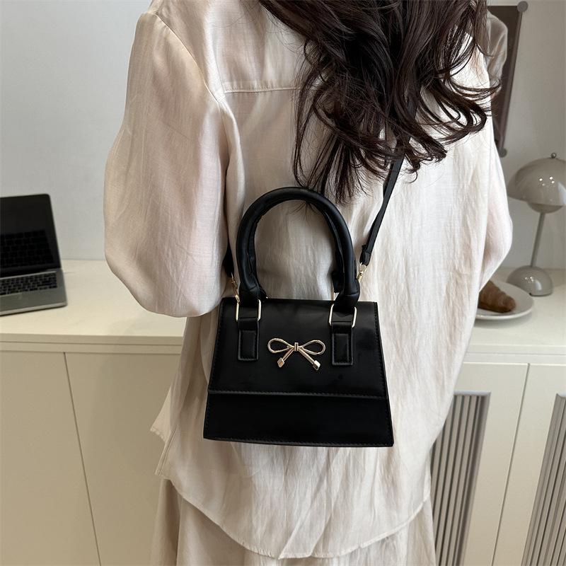 Популярная в этом году модная корейская версия сумочки 2025 лето новая маленькая свежая и милая сумка кроссбоди с бантом, маленькая квадратная сумка