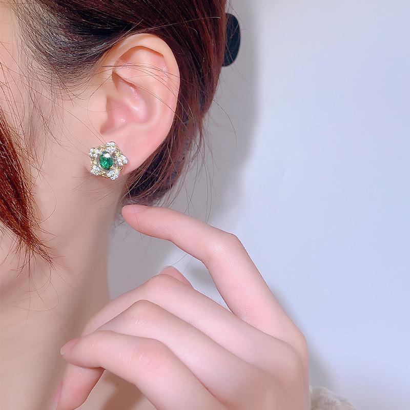 Элегантные ювелирные изделия Новые ретро-серьги Изумрудные рубиновые сапфировые серьги-гвоздики Двухцветное покрытие Мода