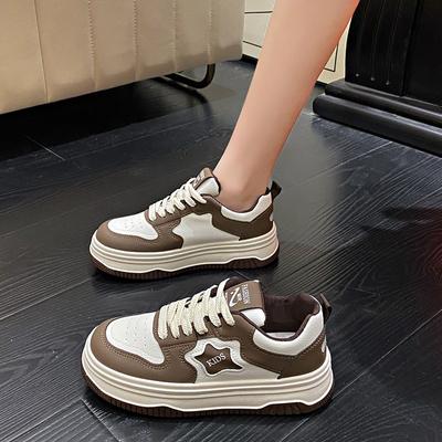 Мода популярные женские белые туфли весна 2024 новые универсальные повседневные туфли на толстой подошве женские кроссовки из губки