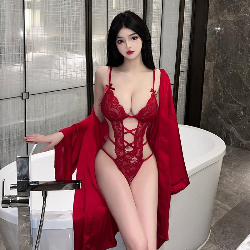 Соблазнительный комплект красного кружевного нижнего белья с ажурным дизайном и бесплатной ночной сорочкой