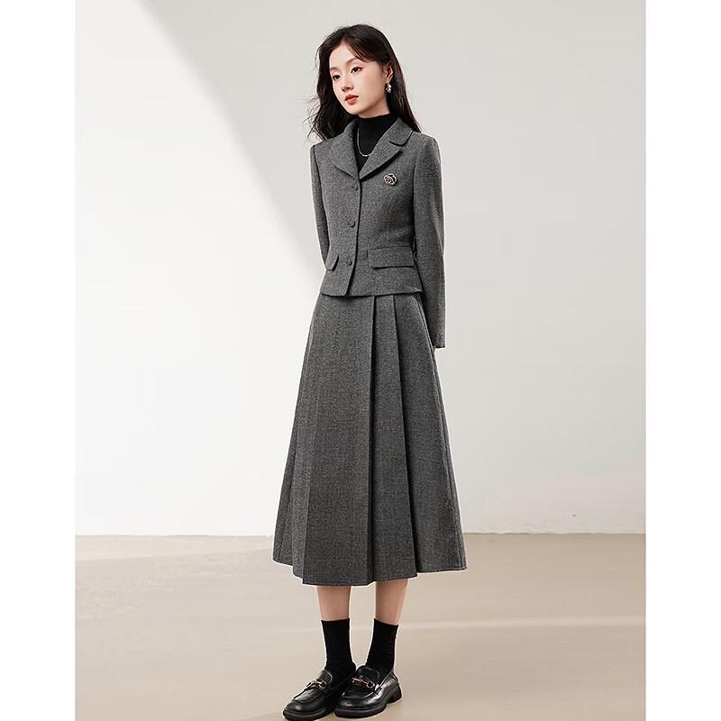 Французский шик: комплект из куртки с длинным рукавом и юбки миди