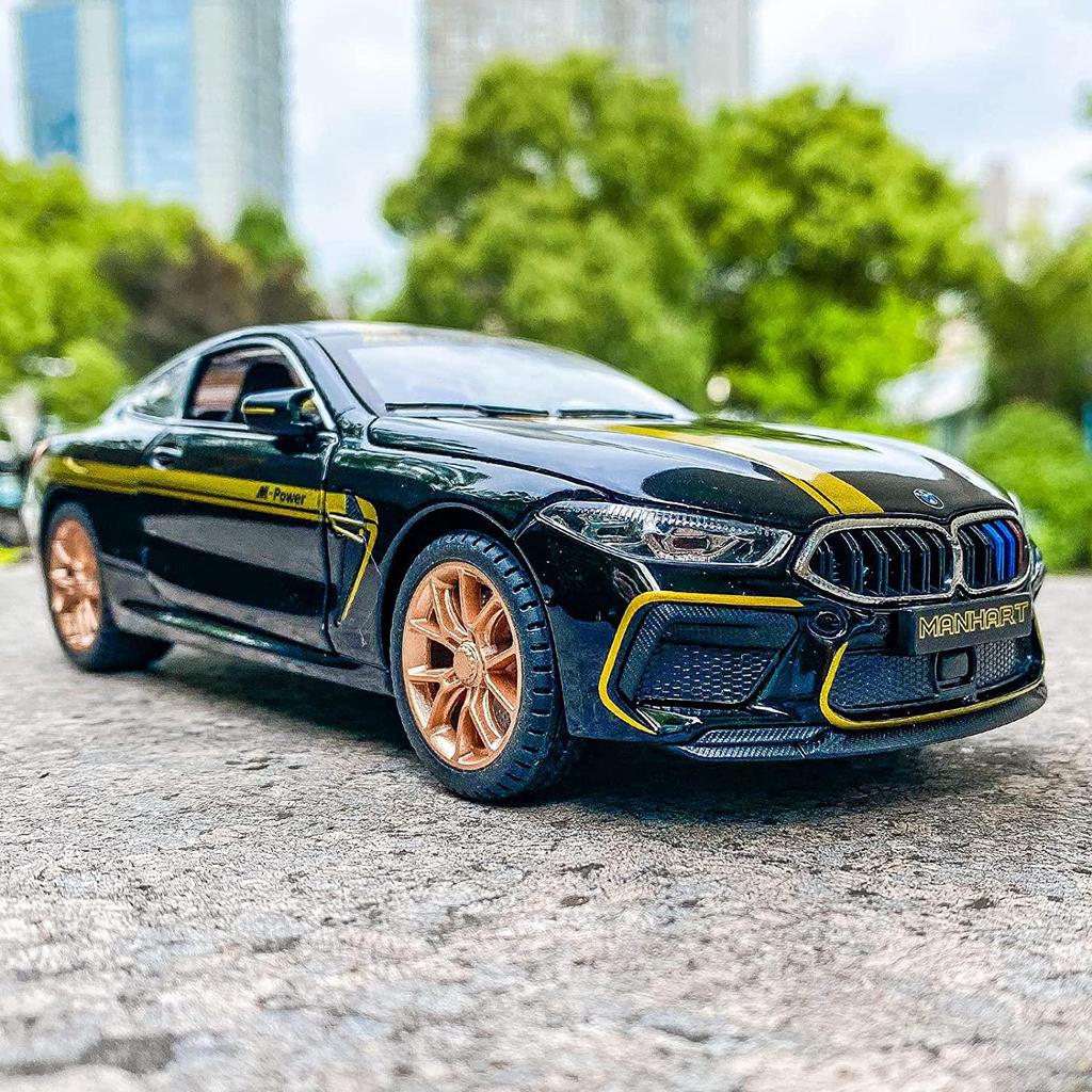 1:24 Scale M8 Model Car, Zinc Alloy Pull Back Toy Car with Sound and Light for Kids Boy Girl