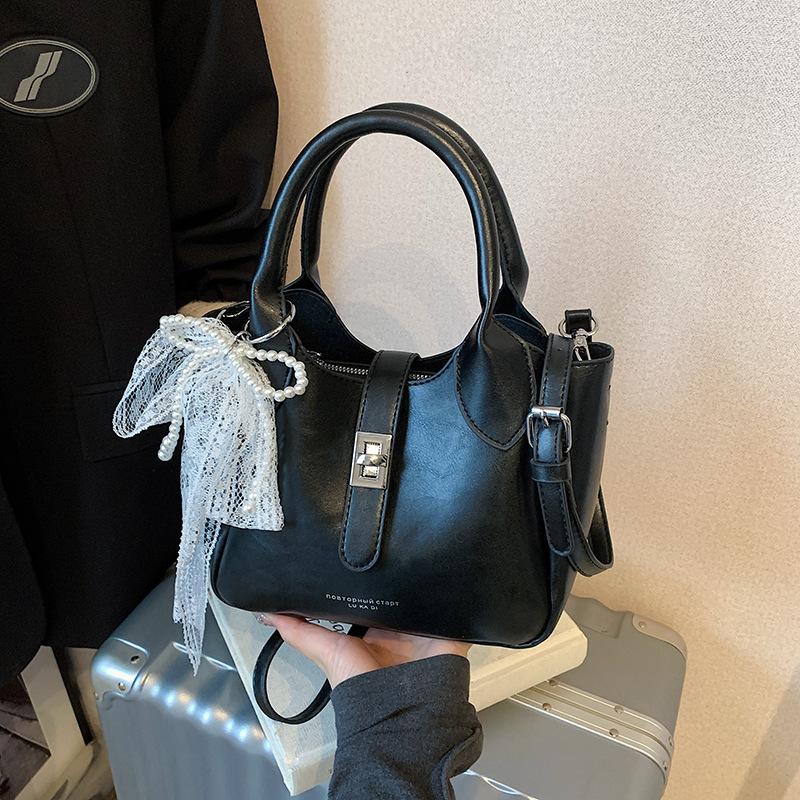 Высококлассная портативная сумка-ведро в иностранном стиле женская 2025 новая модная весенне-летняя популярная корейская версия на плечо сумка-мессенджер