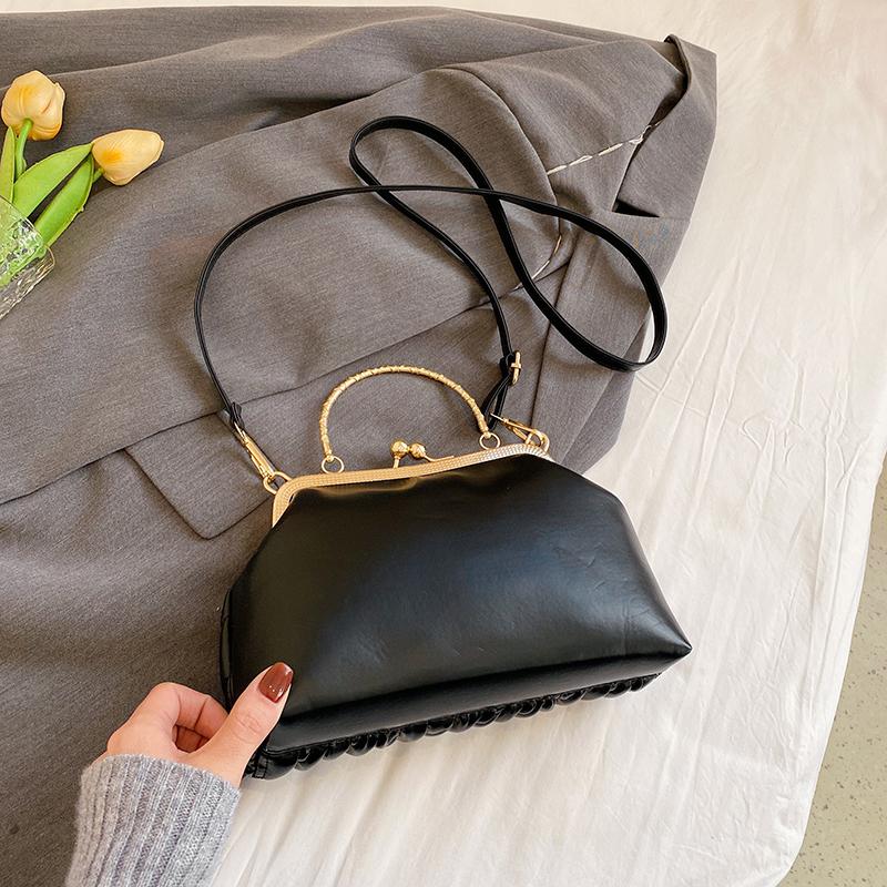 2026 New Shell Shaped Ladies Shoulder Bag with Sewn Car Lines Metal Handle Small Evening Handbag for Women