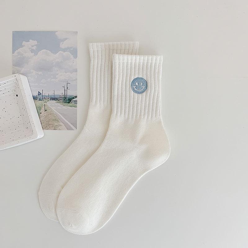 Женские спортивные носки до середины икры в корейском стиле с вышивкой в виде смайлика - Устойчивые к запаху и влагопоглощающие