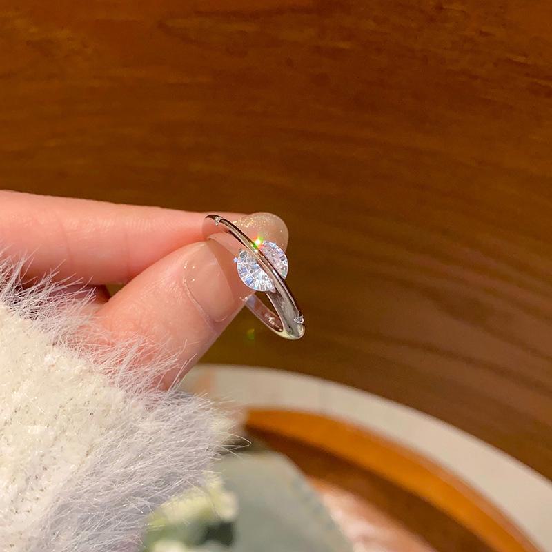 Стильное серебряное кольцо с цирконием для женщин - легкий роскошный открытый дизайн, идеально подходит для указательного пальца