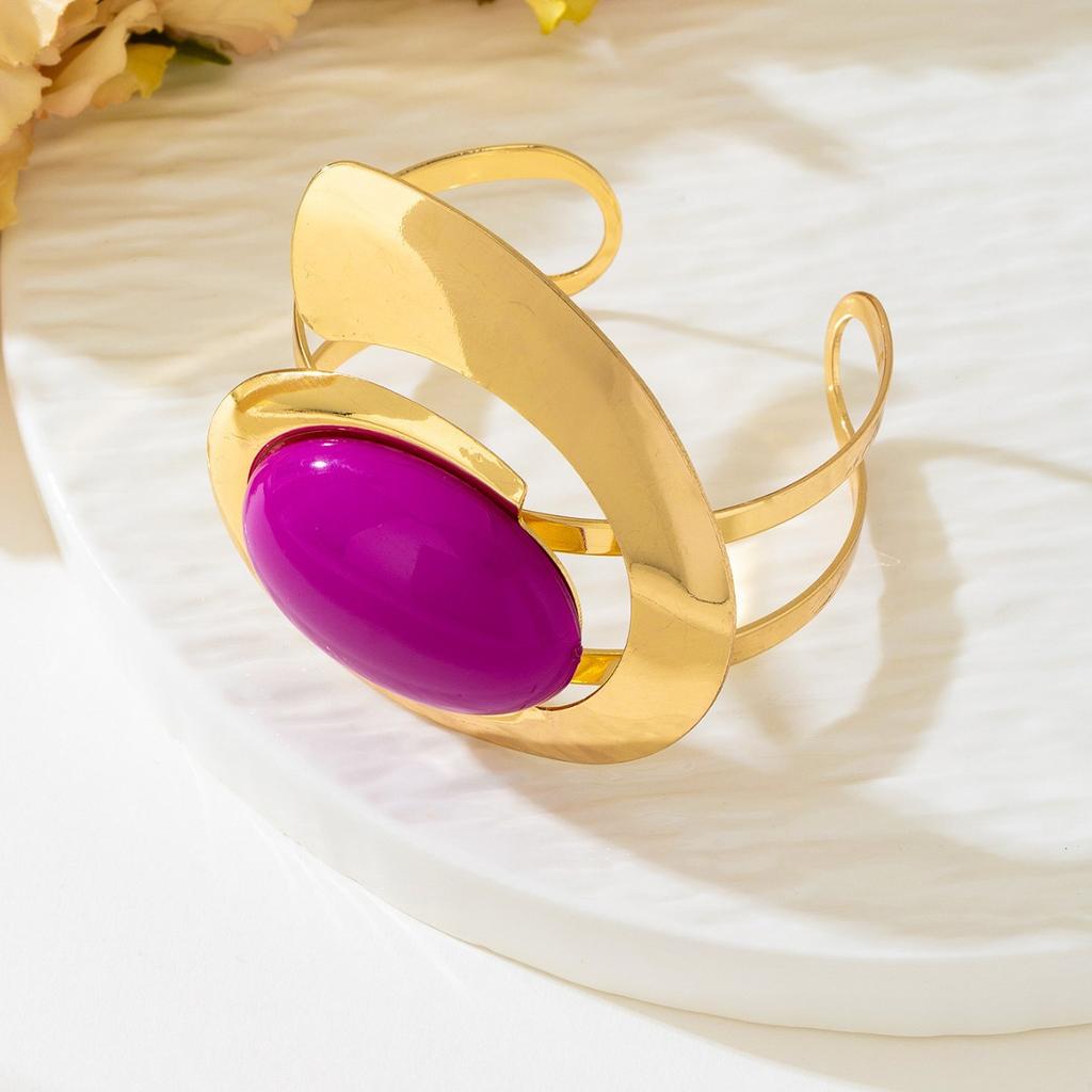 Модный комплект женских украшений