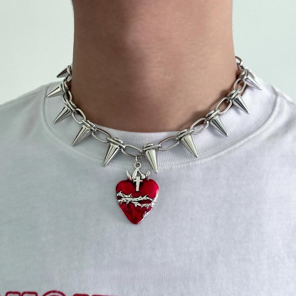 Y2K Heart Rivet Necklace Gothic Punk Style Heart Pendant Necklace for Men Women Exaggerate Jewelry Accessories Gifts