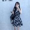 Женское черно-белое клетчатое мини-платье А-силуэта с V-образным вырезом и завязками на шее, коллекция весна/лето 2025 - Приталенный силуэт, стройнящий эффект.