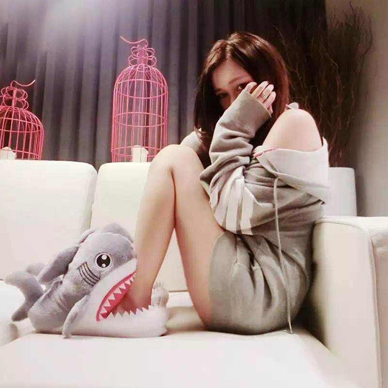2024 Winter Slippers Women and Men Fashion Shark Slipper Cotton Warm Indoor Slippers Lovely Cartoon Women Slippers Unise 899