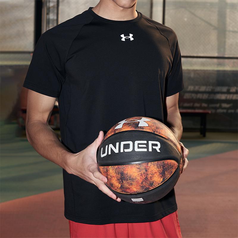 Under Armour Спортивная трикотажная футболка с круглым вырезом и коротким рукавом с логотипом и тиснением, мужская футболка черного цвета 22500518-001