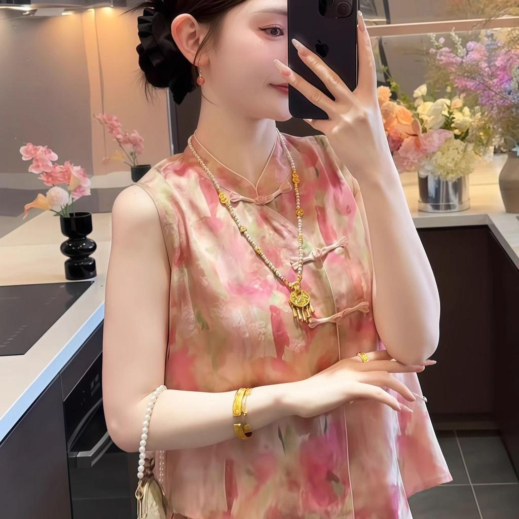 Красивая розовая мятая майка без рукавов с косым низом женская 2025 новая атласная майка короткая рубашка лето