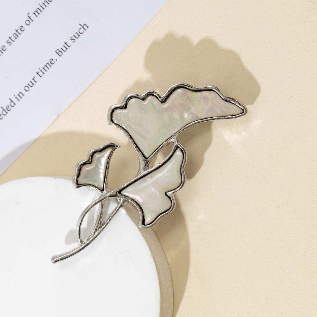 Ювелирные изделия из натурального перламутра с ракушками в виде кленовых листьев, брошь-подвеска для элегантных женщин-очаровашек, брошь-ювелирное изделие в подарок 62x30 мм