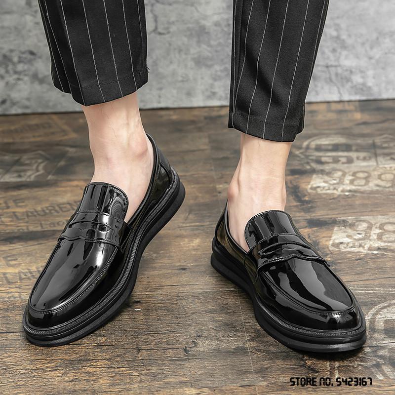 Fashion New Luxury Men's White Black Patent Leather Penny Loafers Male Casual Moccasins Driving Shoes Wedding Party Prom Flats