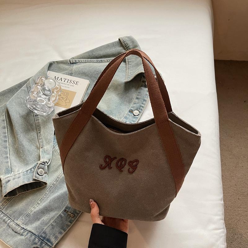 A Large-capacity, Fashionable and Niche Single-shoulder Bag for Women, A Tote Bag for Female Students' Classes