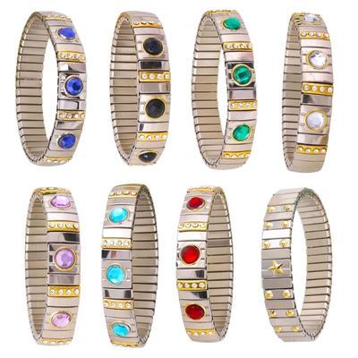 Эластичный браслет в богемном стиле со стразами. Универсальный эластичный браслет со стразами. Украшение браслета. Изысканный аксессуар для браслета.