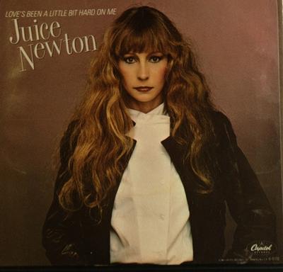 7-дюймовая пластинка JUICE NEWTON - Love's Been A Little Bit Hard On Me B5120 Capitol Records 1981 Канада Поп Б/У