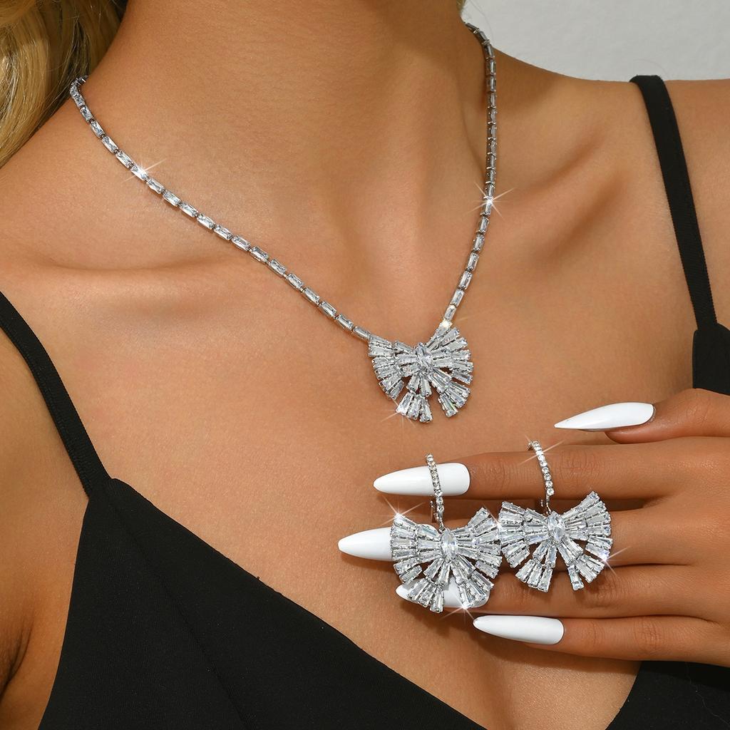 New Butterfly Knot Korean Edition Women's Elegant Versatile Flower Craftsmanship Exquisite Necklace Earring Set