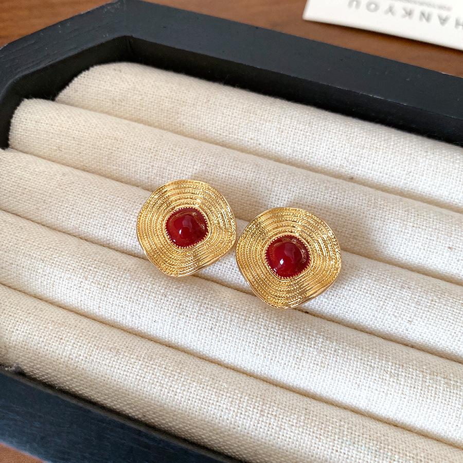 Silver needle oil dripping oval pleated earrings French retro exquisite stud earrings fashion temperament earrings design sense niche