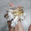 Классический открывающийся браслет-тюльпан Преувеличенный наруч на руку Золотой и белый браслет Геометрический Французский стиль Металлический браслет-цветок Вечеринка