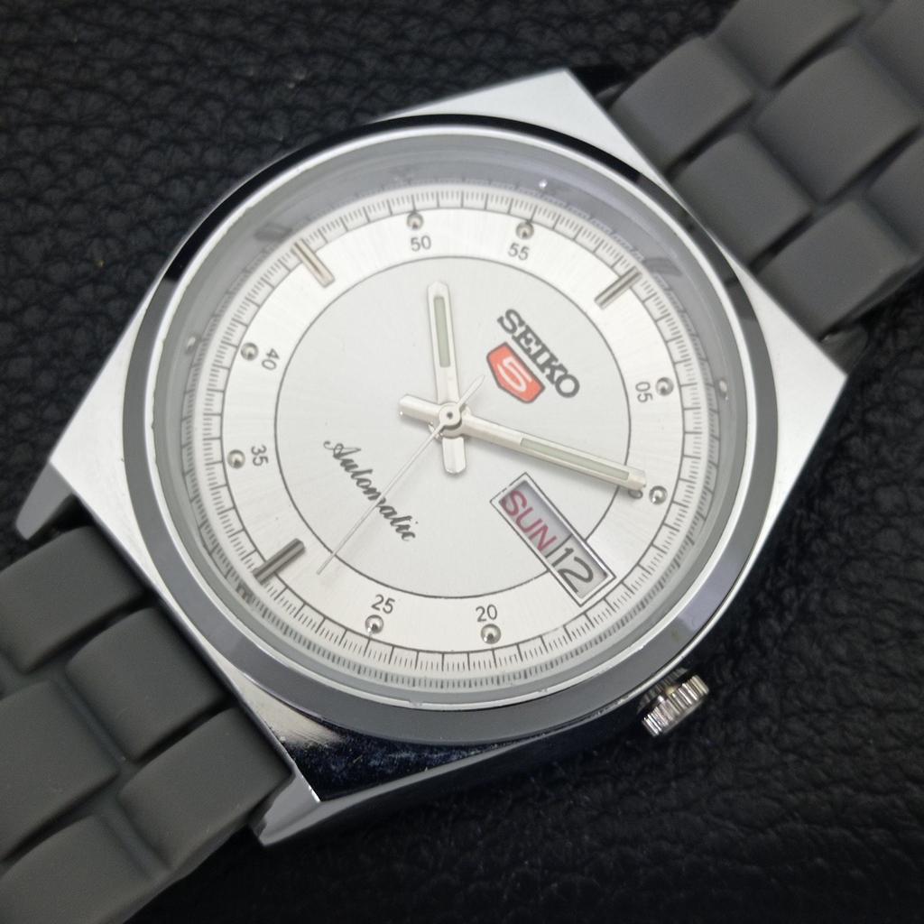 ВОССТАНОВЛЕННЫЕ ВИНТАЖНЫЕ АВТОМАТИЧЕСКИЕ МУЖСКИЕ ЧАСЫ SEIKO 5 JAPAN СЕРЕБРЯНЫЙ ЦИФЕРБЛАТ a434686-2