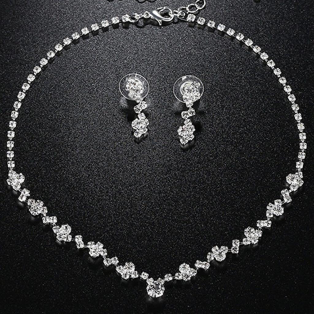 Bridal Wedding Set, Wedding Accessories, Simple Claw Chain, Fashionable and Elegant Flash  Stud Earrings, Necklace, Women's Suit.