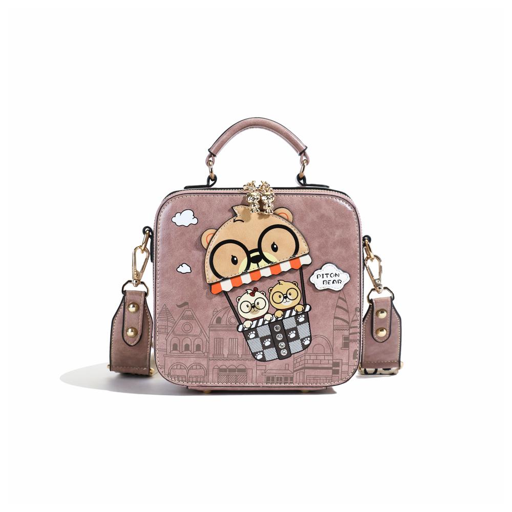 Милая сумка кроссбоди с принтом медведя для женщин, повседневный стиль, регулируемый ремешок, застежка-молния, подкладка из полиэстера, игривый дизайн с мультяшным персонажем