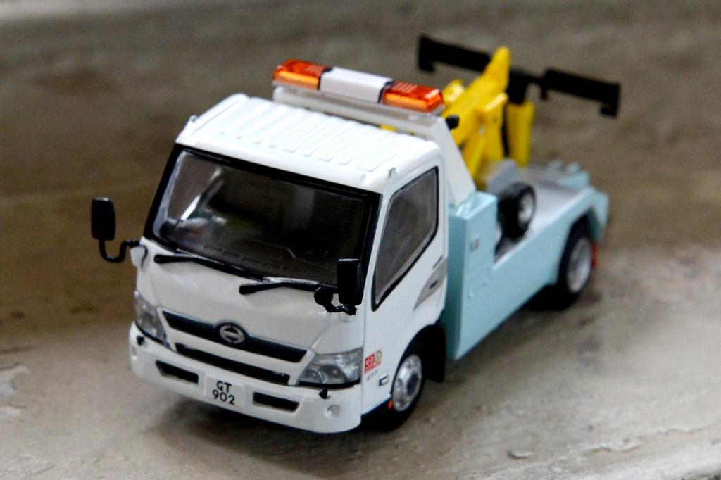 Модель эвакуатора Hino 300 в масштабе Tiny City 1/64