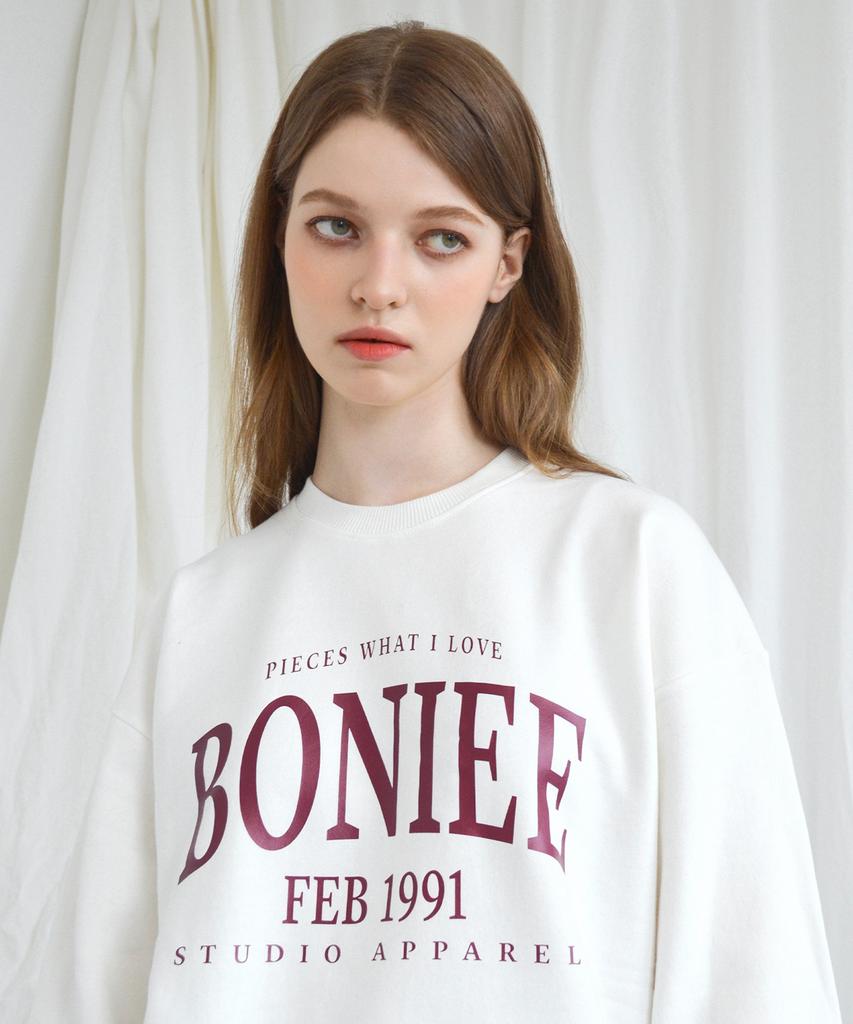 BONIEE Arch Big Typo Oversized Sweatshirt White