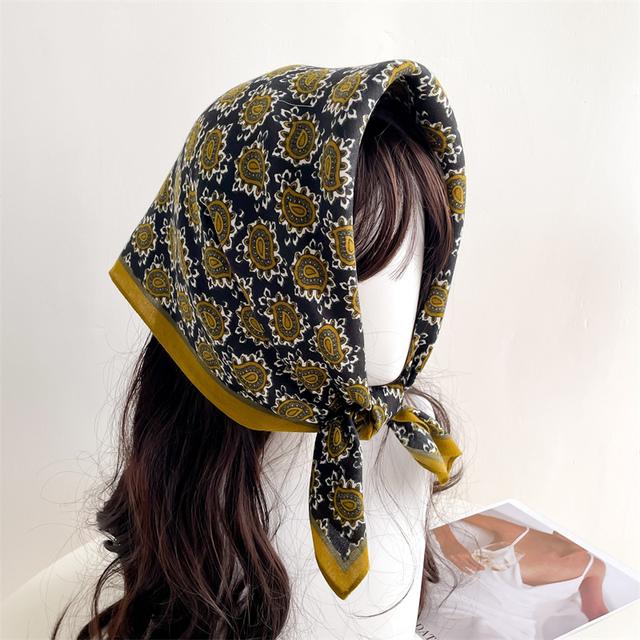 Дизайнерский велюровый квадратный шарф для женщин, шейный платок, галстук, модный маленький клетчатый шарф для волос на запястьях, новый платок, бандана 