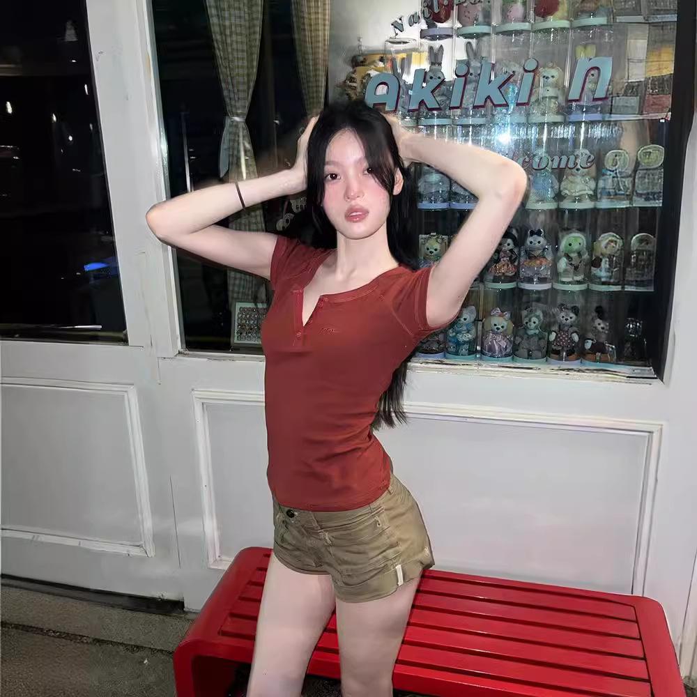 Front shoulder pure desire half open neck button short sleeve slim fit T-shirt niche hot girl sexy versatile short top ins