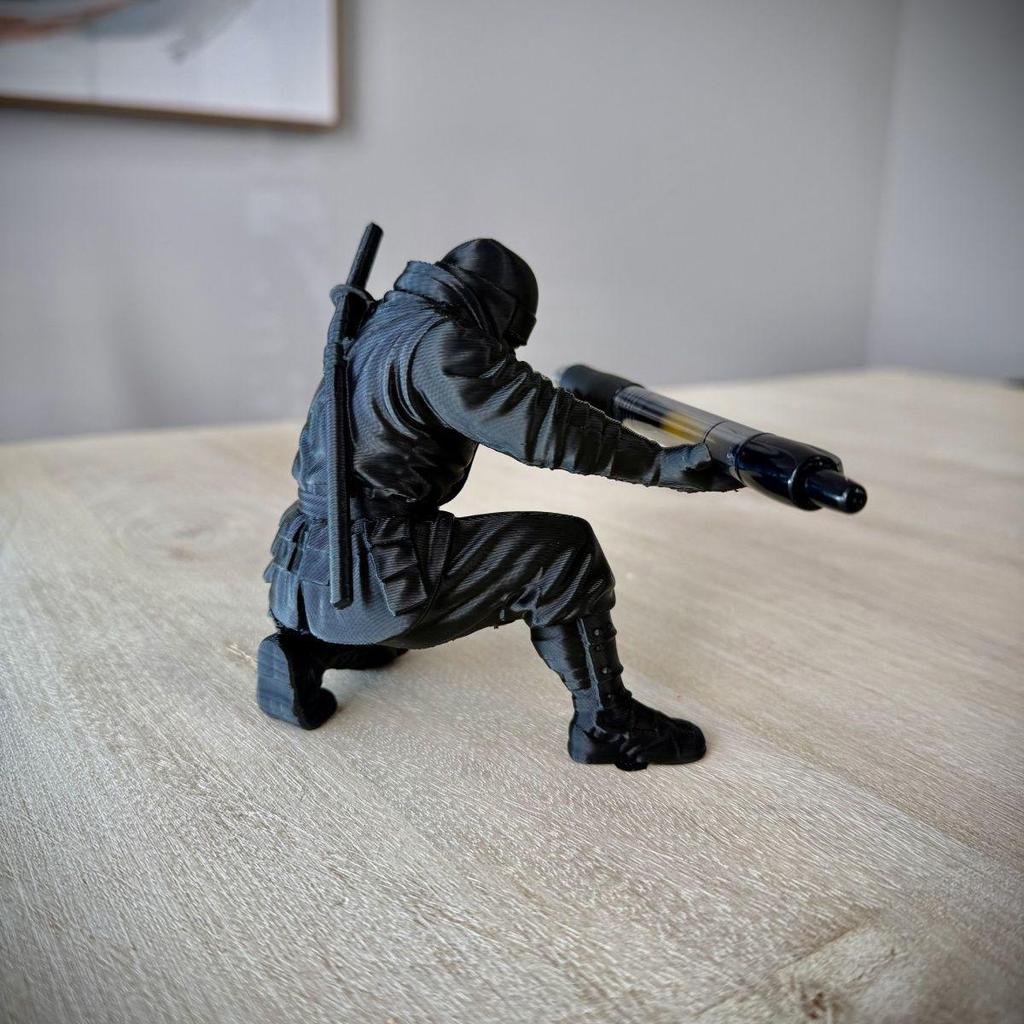 3D-печатные украшения ниндзя: Персонализированные подставки для ручек и креативные настольные украшения