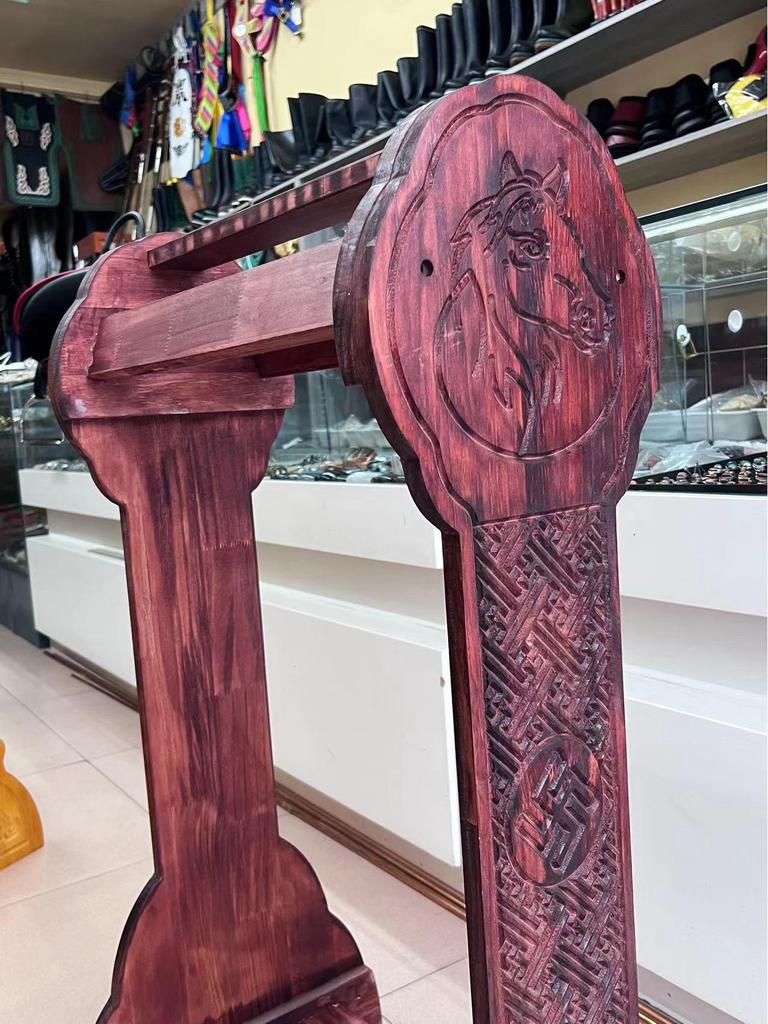 Настенная вешалка и подставка для седла из массива дерева, Декор