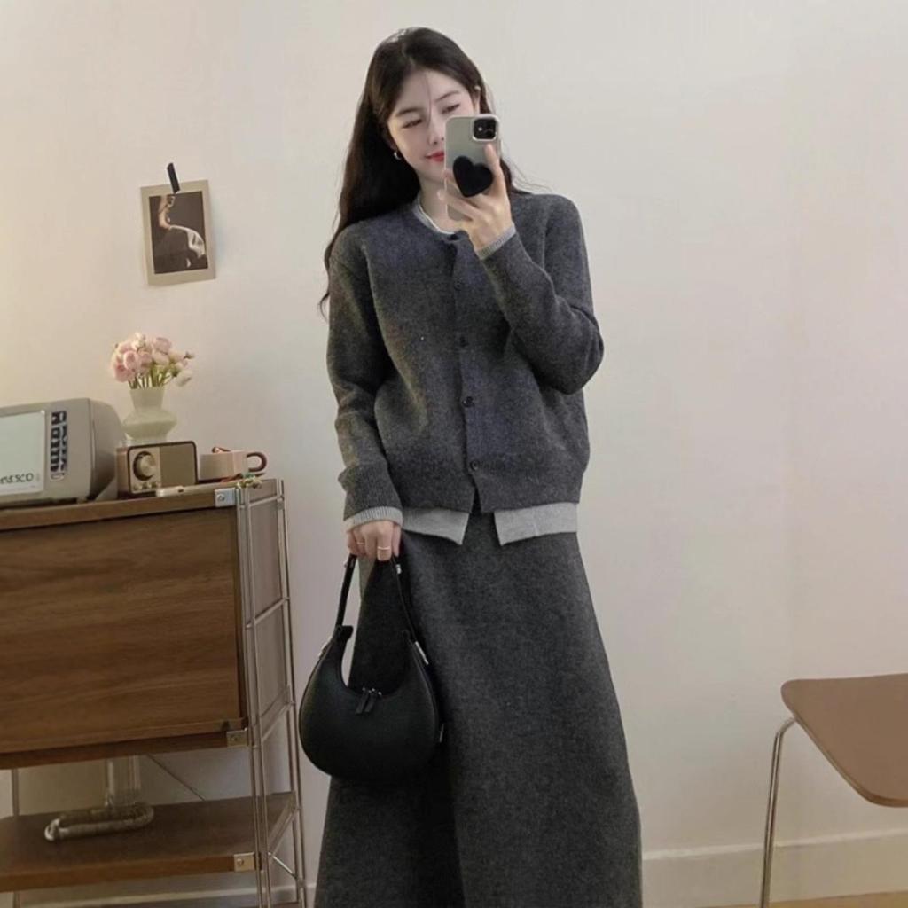 Plus Size Women's Autumn Outfit: Slimming Pear-Shaped Skirt, Relaxed Three-Piece Set