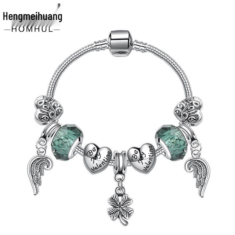 Женский браслет с подвеской в виде сердца с бриллиантами-снежинками