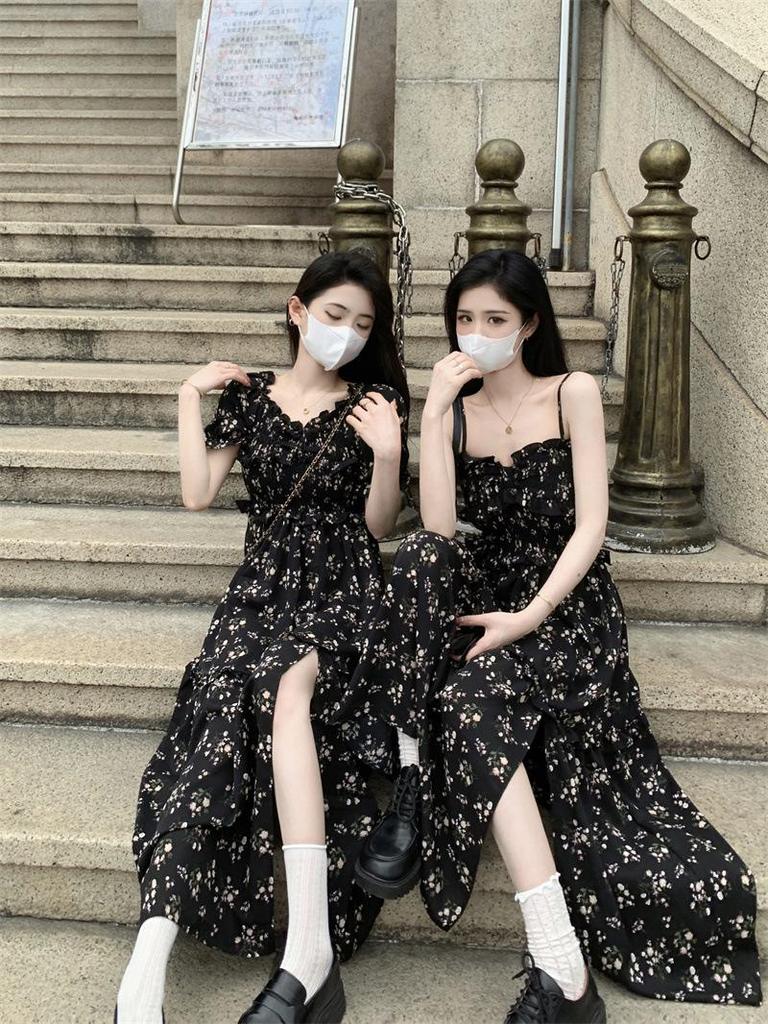 Летнее платье из шифона с цветочным принтом для женщин - дизайн 2025 года с утягивающей талией, разрезом и квадратным вырезом горловины