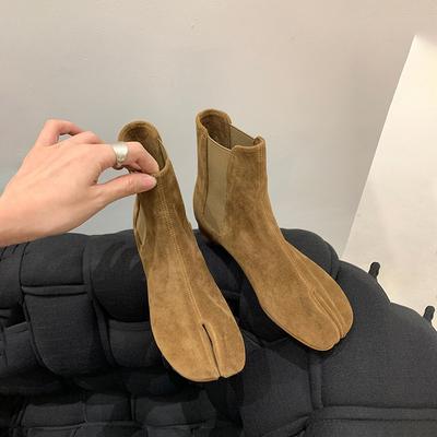 Модные повседневные женские ботильоны с раздельным носком таби, из темно-коричневой замши, слипоны, на плоской подошве, женская обувь, ботильоны до щиколотки