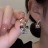 Квадратные серьги-гвоздики с кристаллами и бантом в корейском стиле