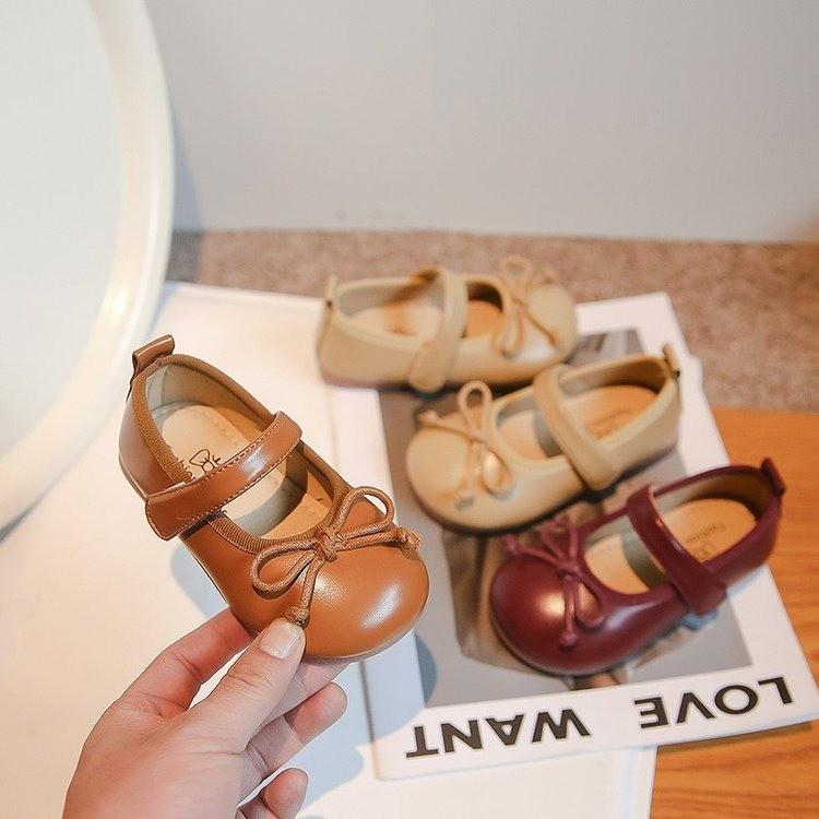 Маленькие кожаные туфли 2025 весна и осень новые детские детские туфли Мэри Джейн для девочек корейская версия с мелким вырезом туфли принцессы одинарные туфли