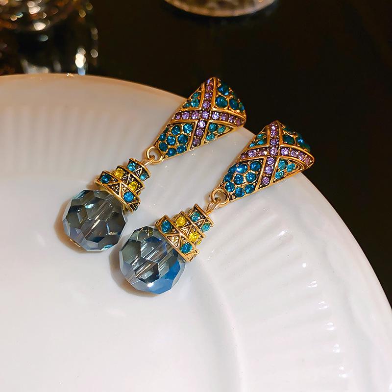 Изысканные серьги-кисточки из циркона: Блестящий, Универсальный, Минималистичный Дизайн с Привлекательностью Легкой Роскоши.