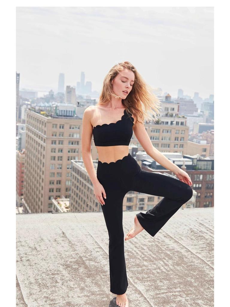 Ударопрочный спортивный бюстгальтер средней поддержки со съемными чашками - Дизайн без спинки для более стройного вида груди