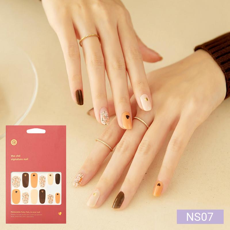 Теплые тона наклейки для ногтей 24 шт. | Самоклеящиеся полоски, Микс карамели и клетки, Быстрый 5-минутный маникюр