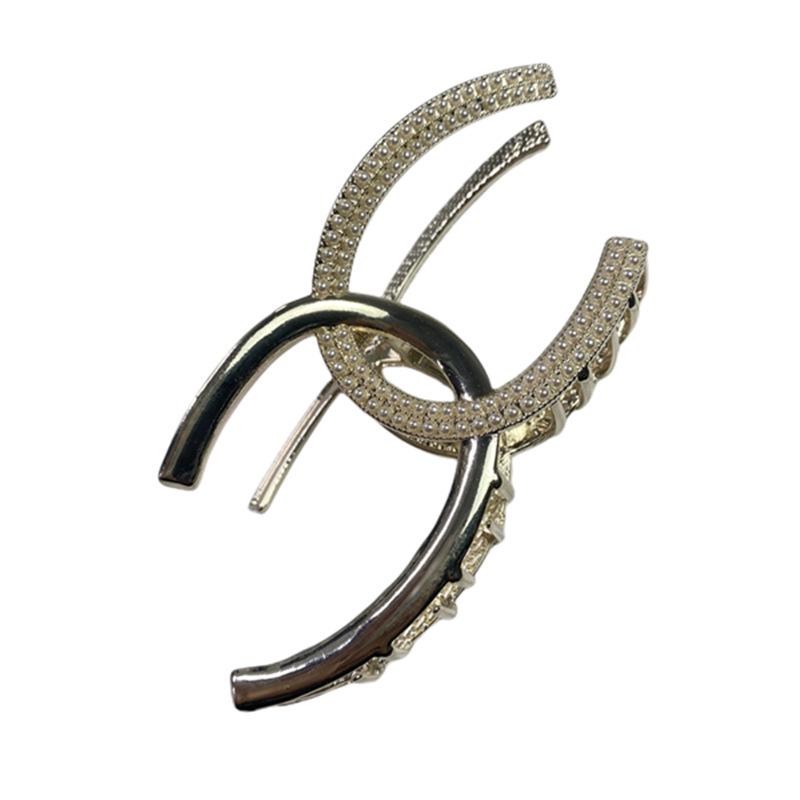 Высококачественная шпилька с жемчугом в форме двойной буквы C: Элегантный гальванизированный зажим в форме акулы для стильного захвата волос